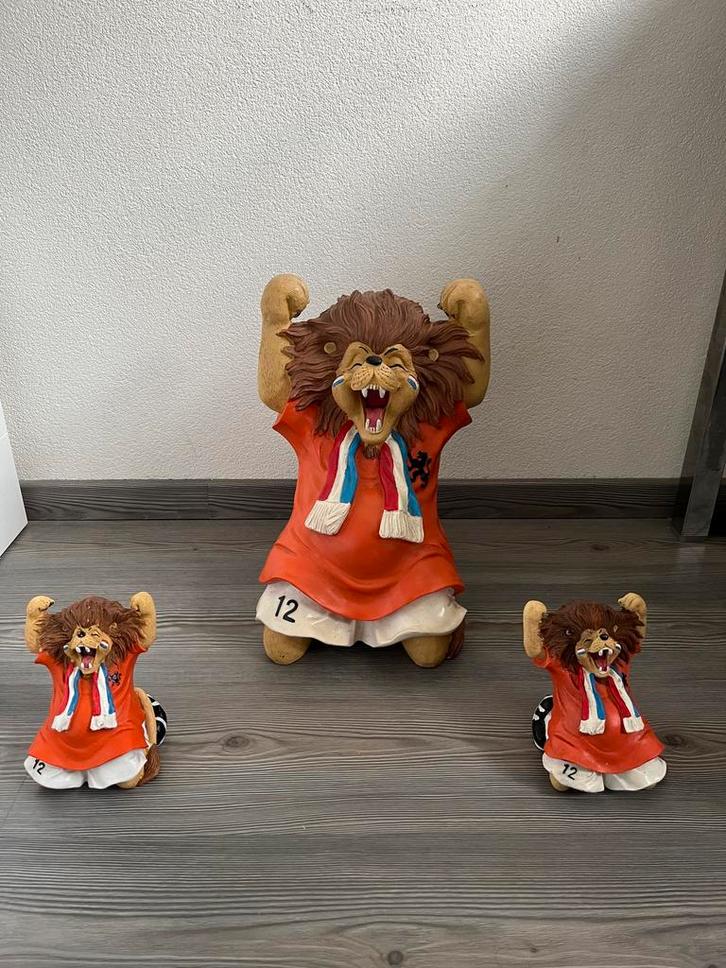 Oranje Leeuwen Decoratie - Uitstekende Staat!, Tuin en Terras, Tuinbeelden, Zo goed als nieuw, Dierenbeeld, Kunststof, Ophalen of Verzenden