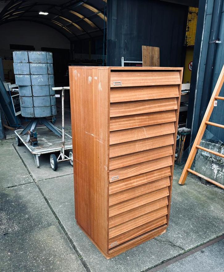 Vintage papierkast/ schoolkast, Huis en Inrichting, Kasten | Roldeurkasten en Archiefkasten, Gebruikt, 150 tot 200 cm, 50 tot 100 cm