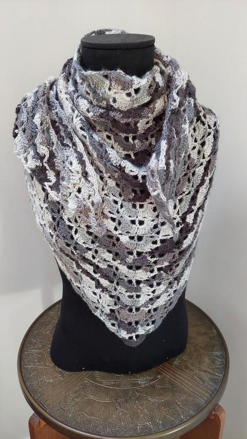 Prachtige grijs gemêleerde omslagdoek stola handgemaakt, Kleding | Dames, Mutsen, Sjaals en Handschoenen, Nieuw, Sjaal, Maat 46/48 (XL) of groter
