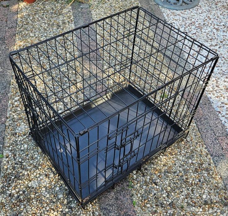 Zeer nette zwarte bench voor hond of kat, Dieren en Toebehoren, Hondenbenches, Gebruikt, Ophalen