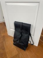 RAINS rugzak zwart gebruikt + gratis schoudertasje, 40 cm of meer, Gebruikt, Waterdicht, 30 tot 45 cm