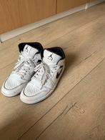 Nike Air Jordan 1 Mid – Jongensschoenen maat 40,5 (EUR), Nike, Ophalen of Verzenden, Zo goed als nieuw, Wit