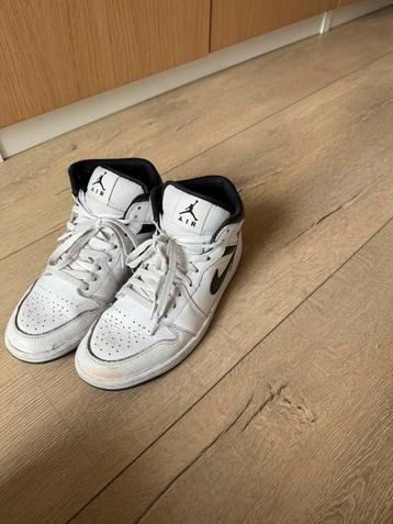 Nike Air Jordan 1 Mid – Jongensschoenen maat 40,5 (EUR) beschikbaar voor biedingen