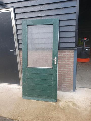 Buitendeur beschikbaar voor biedingen