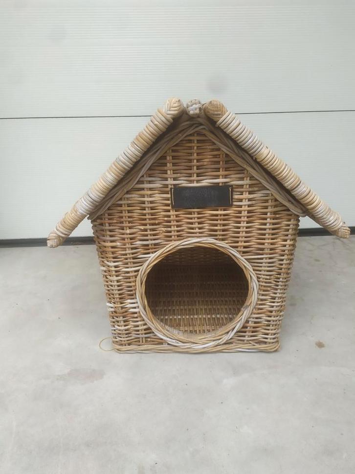 Decadent Katten huis, Dieren en Toebehoren, Kattenmanden, Zo goed als nieuw, Ophalen