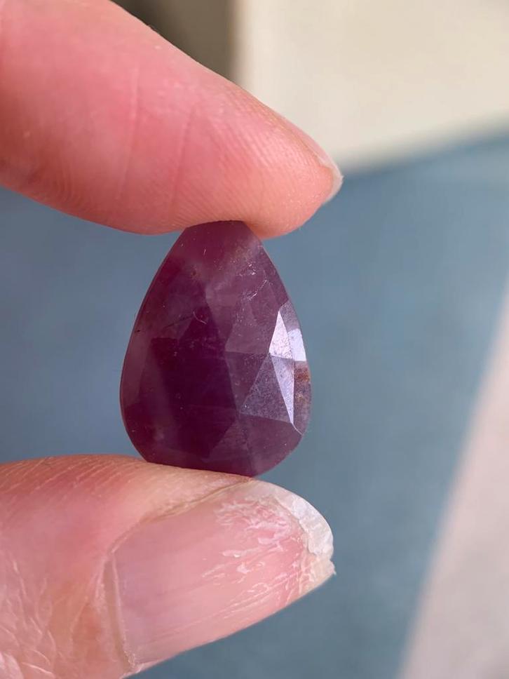 Paars roze saffier edelsteen facetgeslepen druppel, Sieraden, Tassen en Uiterlijk, Edelstenen, Nieuw, Verzenden