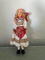 Vintage handwerk klederdracht pop meisje.  Sestina Kroatie., Ophalen, Zo goed als nieuw, Pop