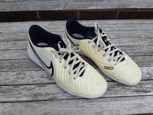 Nike Tiempo Legend 10 Club IC Mad Ready - zaalschoen, Kinderen en Baby's, Kinderkleding | Schoenen en Sokken, Zo goed als nieuw