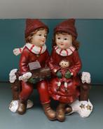 Twee Kerstkinderen op een bankje - Bordeaux rood, Ophalen of Verzenden, Zo goed als nieuw