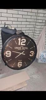Klok zwart, Huis en Inrichting, Woonaccessoires | Klokken, Ophalen, Zo goed als nieuw, Wandklok
