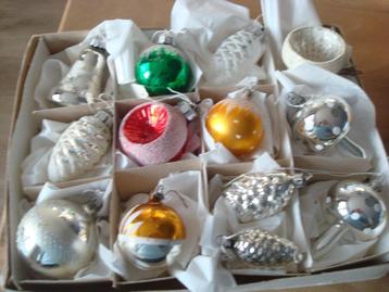 kerstballen oud beschikbaar voor biedingen