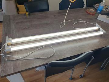 2 dubbele armaturen met 2 TL LED lampen beschikbaar voor biedingen