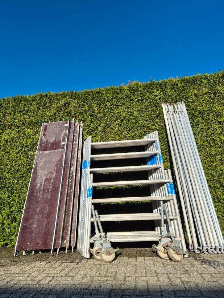 Mooi aluminium rolsteiger 10.20 werkhoogte, Doe-het-zelf en Verbouw, Steigers, Gebruikt, Rolsteiger of Kamersteiger, 5 meter of hoger