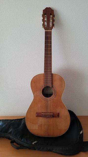 Spaanse Juan Salvador Modelo Cadet 3/4 gitaar inclusief tas beschikbaar voor biedingen