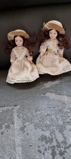Twee porseleinen poppen met hoed, Ophalen of Verzenden, Zo goed als nieuw, Pop