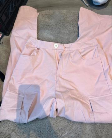 Roze broek maat S beschikbaar voor biedingen