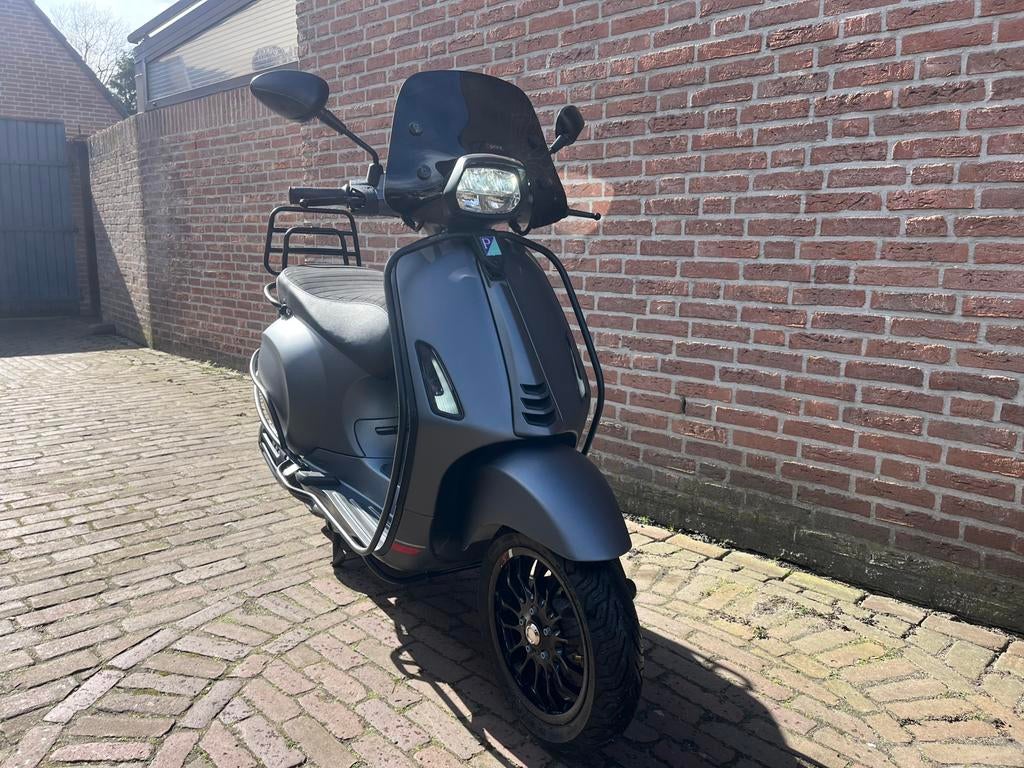 Vespa sprint brom, Fietsen en Brommers, Scooters | Vespa, Ophalen, Zo goed als nieuw, Benzine