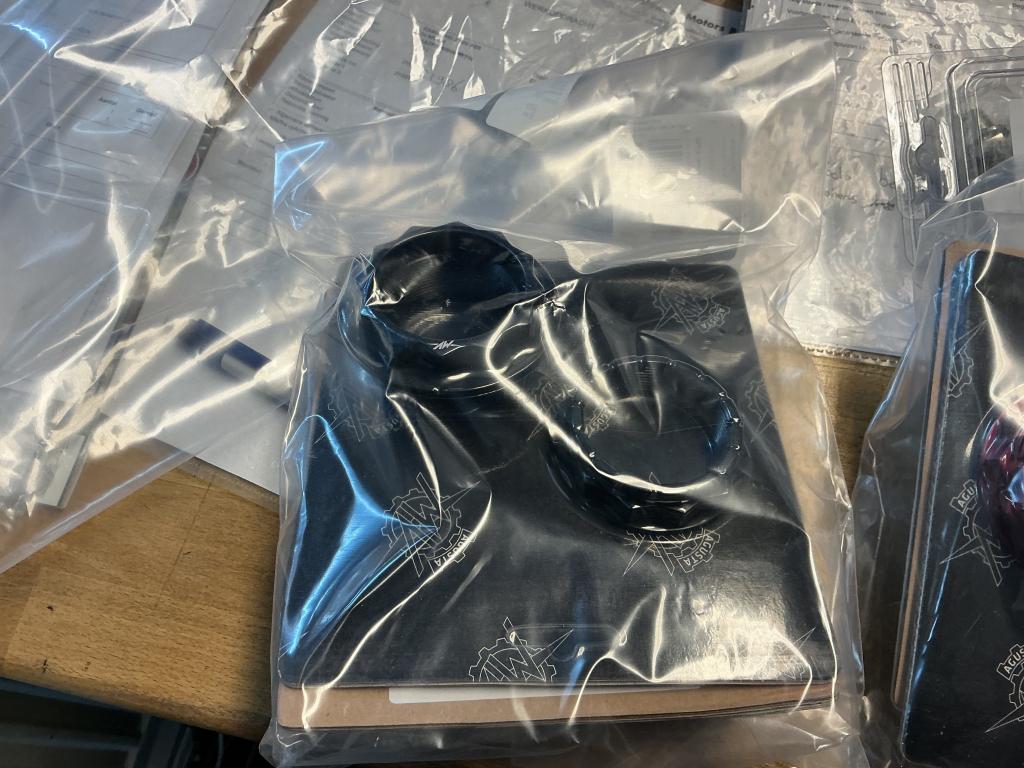 Mv Agusta rear wheel nuts black, Stallhofnerstraße 3 A-5230 Mattighofen, Press@ktm.com, Nieuw, Ophalen of Verzenden