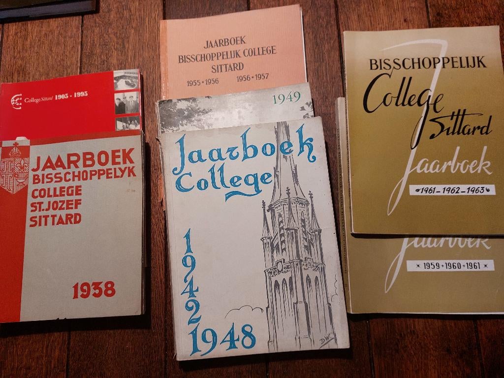 jaarboek College SITTARD - 1942/1948 + 1949 € 3,50, Boeken, Geschiedenis | Stad en Regio, Ophalen of Verzenden, 20e eeuw of later