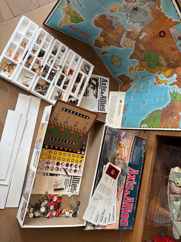 Axis & Allies bordspel MB, Hobby en Vrije tijd, Gezelschapsspellen | Bordspellen, Ophalen of Verzenden, Zo goed als nieuw