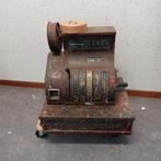 Antieke kassa uit schilderswinkel met kassarol en sleutels, Ophalen