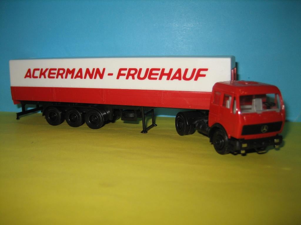 Ackermann  MERCEDES met oplegger  Herpa, Ophalen of Verzenden, Zo goed als nieuw, Bus of Vrachtwagen, Herpa