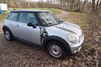 Mini 1.6 16V Cooper 88KW 2006 Grijs, Auto's, Voorwielaandrijving, Stof, 4 cilinders, 4 stoelen