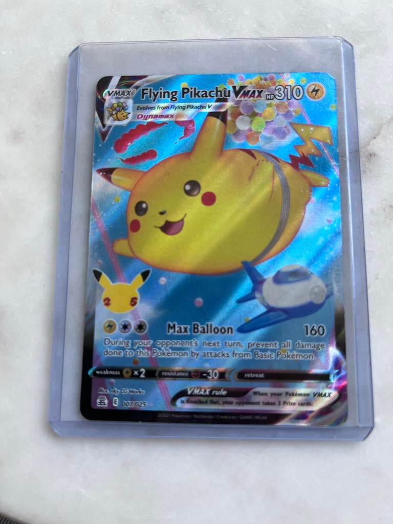 Flying Pikachu VMAX Pokémon Kaart (Celebrations 007/025), Ophalen, Zo goed als nieuw, Losse kaart