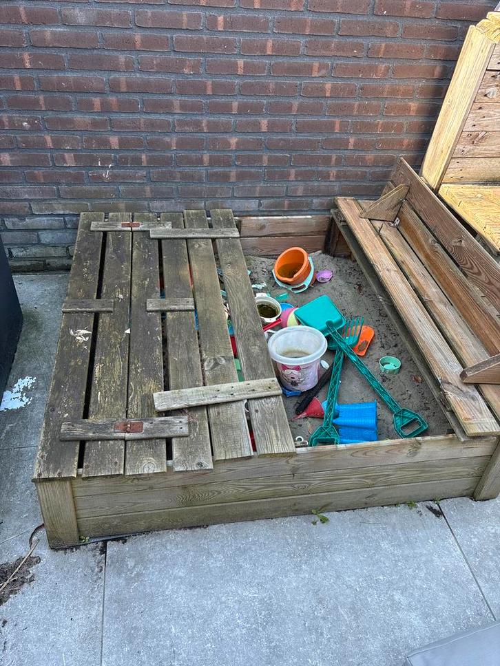 Gratis af te halen: Houten zandbak incl. zand en speelgoed, Kinderen en Baby's, Speelgoed | Buiten | Zandbakken, Gebruikt, Ophalen