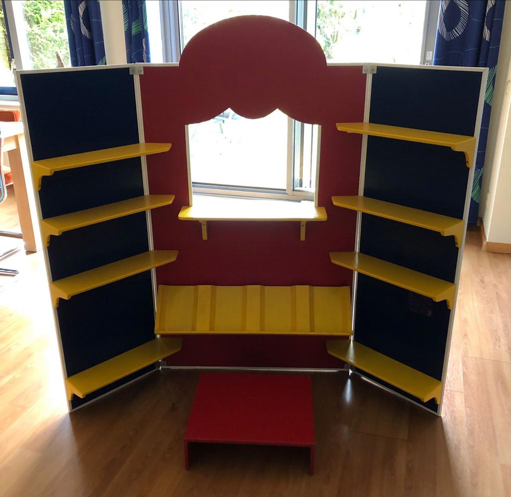 Grote houten speelgoedwinkel / poppenkast, Ophalen, Zo goed als nieuw, Poppenhuis