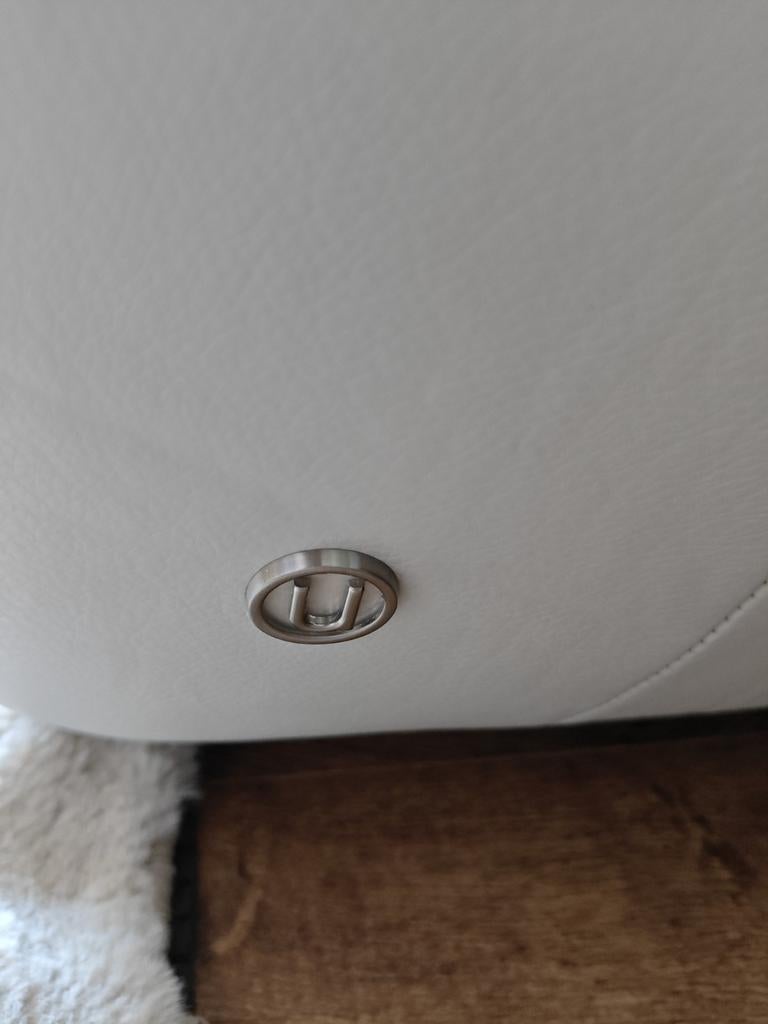 Natuzzi lederen 2-zitsbank - Gebroken wit, perfecte staat, Ophalen of Verzenden, Zo goed als nieuw, Tweepersoons, Leer