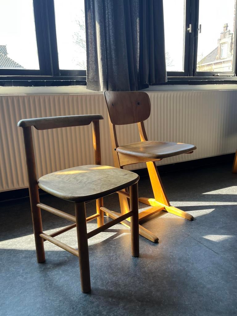 Schoolstoelen, Ophalen, Twee, Bruin, Zo goed als nieuw
