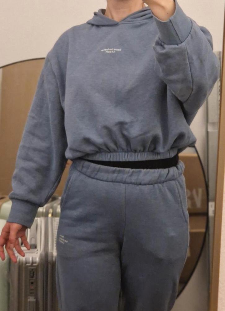 Zara cropped joggingpak blauw maat s huispak trainingspak, Kleding | Dames, Sportkleding, Gedragen, Overige typen, Maat 36 (S)