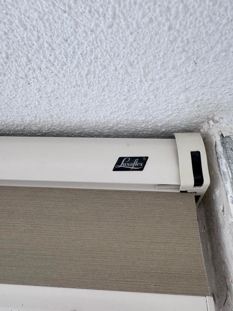 Luxaflex (plissé gordijnen) elektrische zonwering binnen, Ophalen, Zo goed als nieuw, Knikarmscherm, Elektrisch