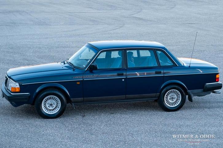 Volvo 240 2.3 GL automaat 135.000km (bj 1992), Auto's, Volvo, Bedrijf, Te koop, Metallic lak, Benzine, Sedan, Automaat, Blauw