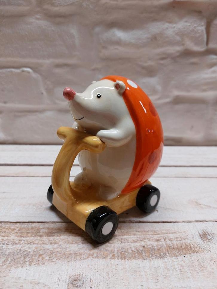 Egel spaarpot op stepje, Verzamelen, Spaarpotten, Zo goed als nieuw, Dier, Steen, Aardewerk of Keramiek, Verzenden