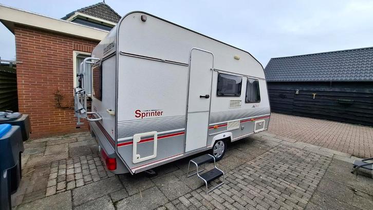 Beyerland Sprinter 390 D, Caravans en Kamperen, Caravans, Particulier, tot en met 4, 750 - 1000 kg, Treinzit, Beyerland, Vast bed