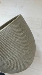 Taupe 1 of 2 binnen bloempot doorsnee 24 cm, Ophalen, Rond, Binnen, Zo goed als nieuw