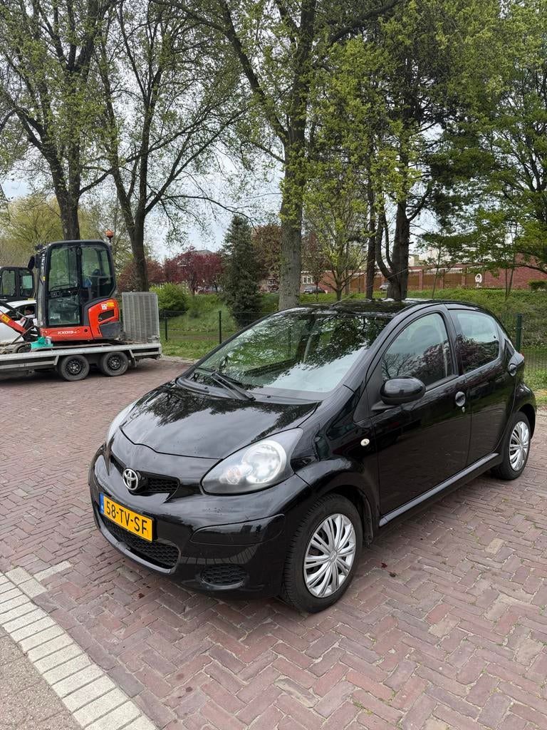 Toyota Aygo 1.0 5DRS 2007 Zwart, Auto's, Toyota, Voorwielaandrijving, 4 stoelen, Origineel Nederlands, Handgeschakeld