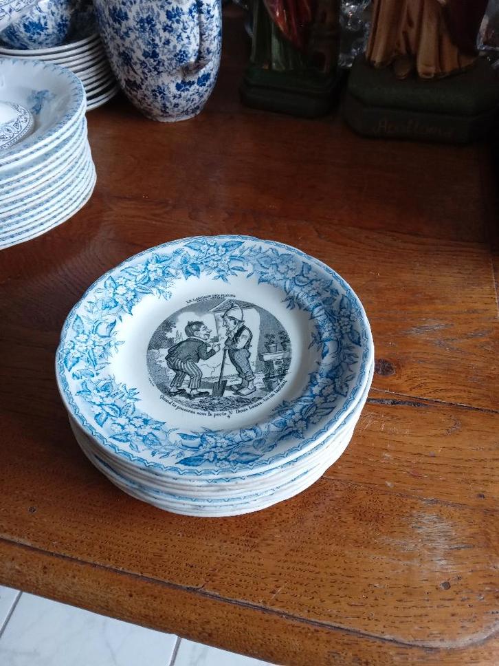 bordjes van GIEN uit Frankrijk met iedere andere karikatuur, Antiek en Kunst, Antiek | Servies los, Ophalen of Verzenden