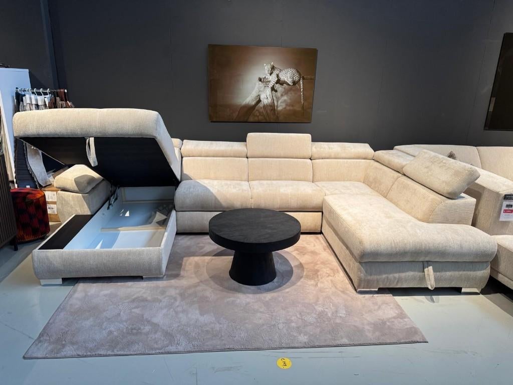 Voorraad | Velvet U-bank | slaapbank | Showroom Utrecht, Huis en Inrichting, Slaapkamer | Slaapbanken, Ophalen, Info@trendvortex.com