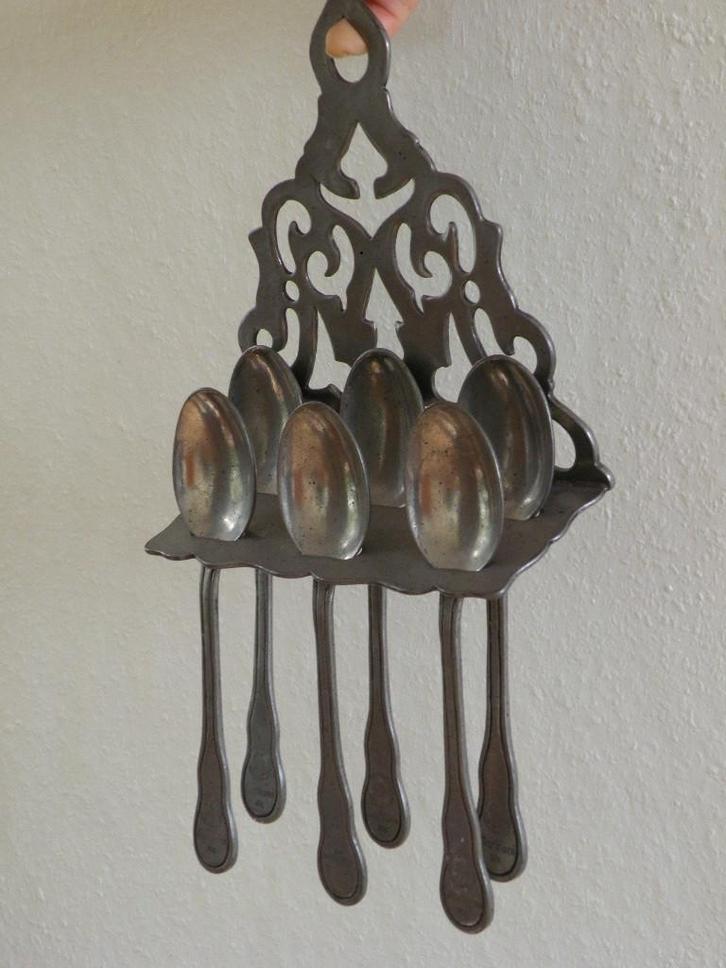 Marinoni zilvertinnen lepels in lepelrek, Brescia, Italië., Antiek en Kunst, Antiek | Tin, Ophalen of Verzenden