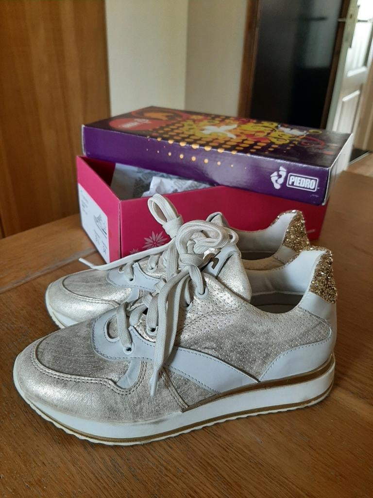Mooie leren sneakers van Piedro. Maat 34, w3,5., Kinderen en Baby's, Kinderkleding | Schoenen en Sokken, Ophalen of Verzenden