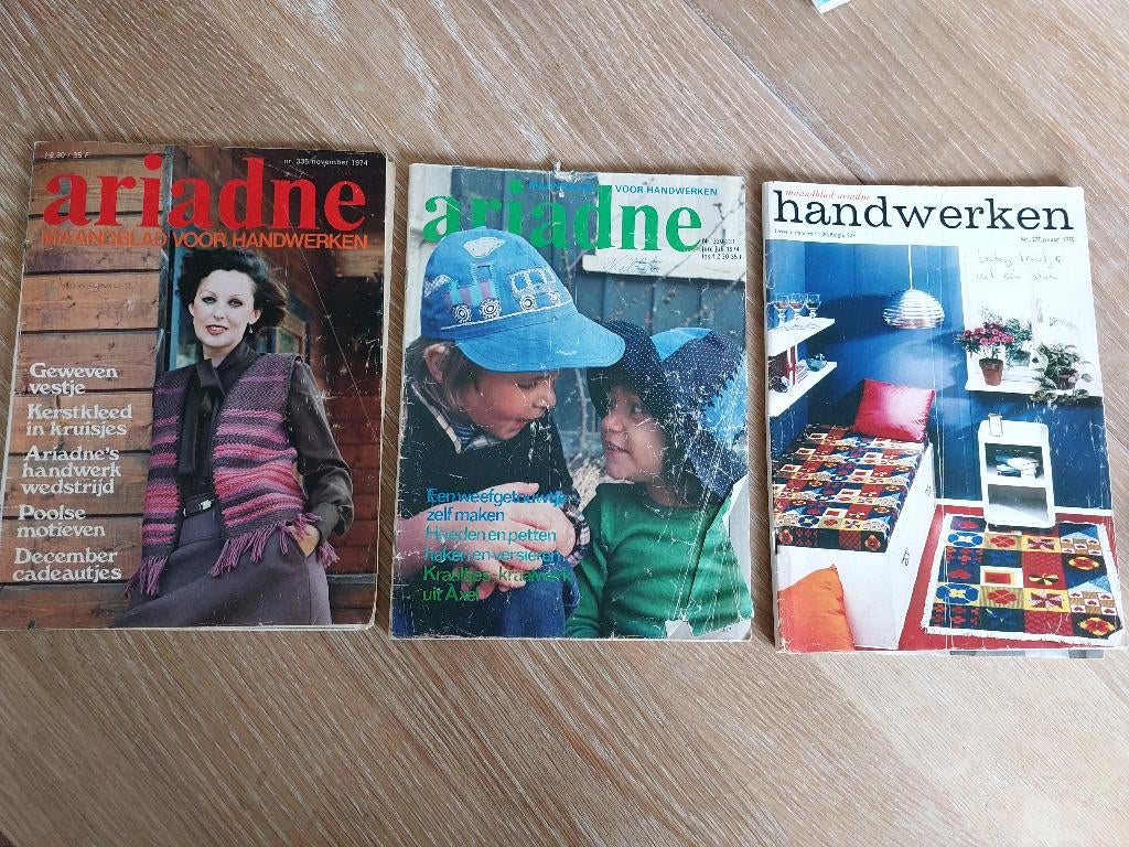 Diverse handwerkbladen en Ariadne uit de jaren '70, Ophalen of Verzenden, Gebruikt, Breien of Haken, Patroon of Boek