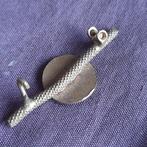 Antieke Speld Emaille Gevleugeld Wiel Spoorwegen, Verzenden, Overige materialen