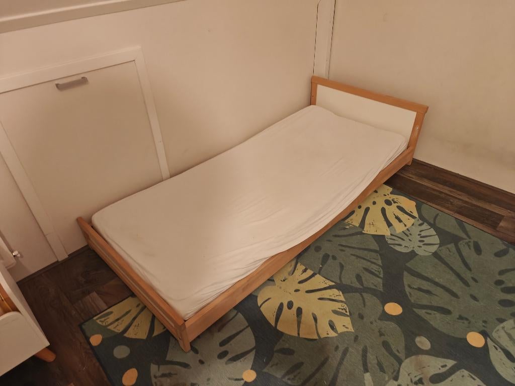 SNIGLAR Peuterbed met lattenbodem, beuken, 70x160 cm, Kinderen en Baby's, Kinderkamer | Bedden, Gebruikt, 70 tot 85 cm, 140 tot 160 cm