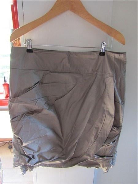 C879 First Choice mt 44 rok beige college model, Kleding | Dames, Beige, Maat 42/44 (L), Zo goed als nieuw, Knielengte