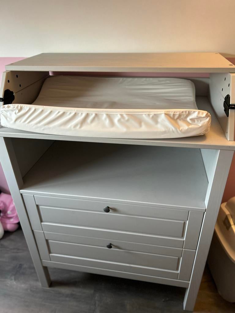 Grijze commode met twee lades, Kinderen en Baby's, Kinderkamer | Commodes en Kasten, Ophalen, Gebruikt, 50 tot 70 cm, 75 tot 100 cm