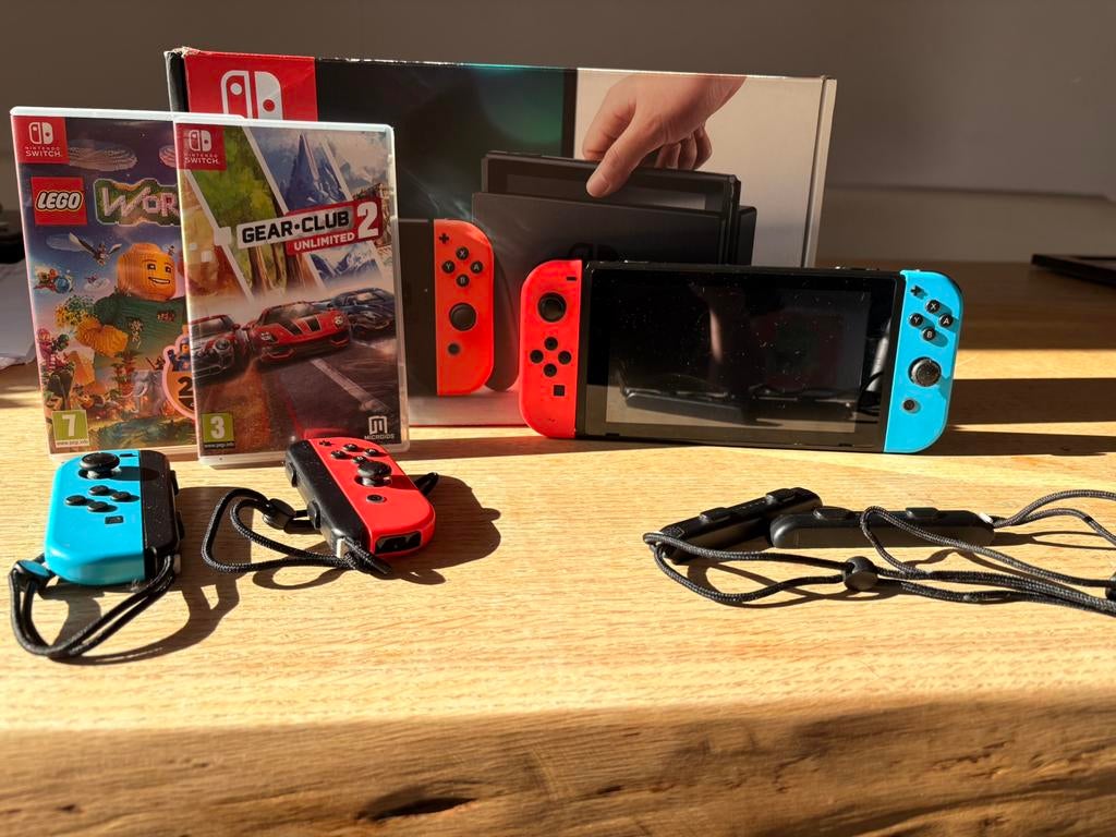 Nintendo Switch (zonder Dock) met 4 Joy-Cons, 2 games + stuu, Ophalen of Verzenden, Switch Original, Met 3 controllers of meer