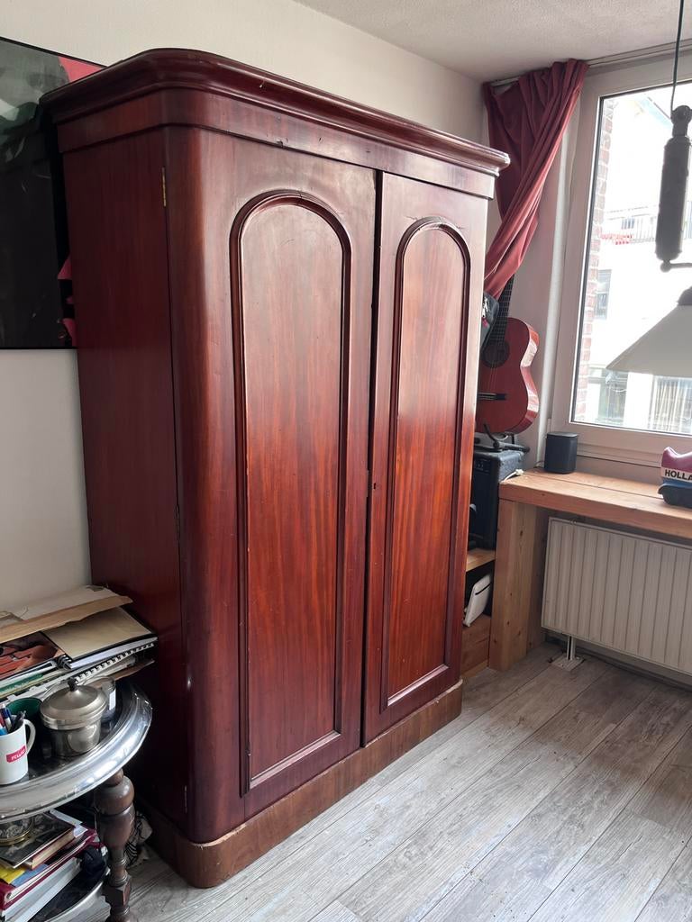 Antieke mahoniehouten kledingkast biedermeier met twee laden, Antiek en Kunst, Ophalen